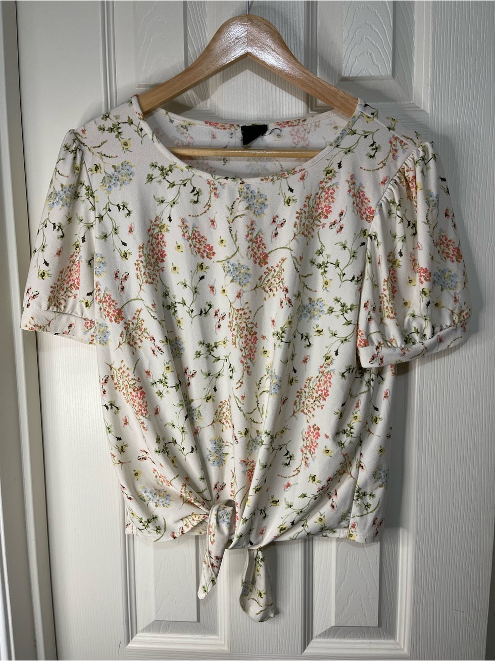 Cream Floral Cottage Core Tulip Sleeve Tie Front Prairie Top size Medium